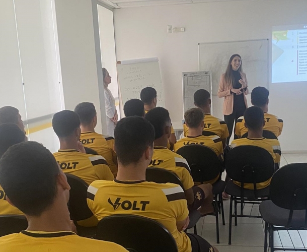 Assistente social e Sicredi trazem palestra financeira para a base