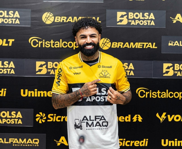 Atacante Romarinho é apresentado oficialmente