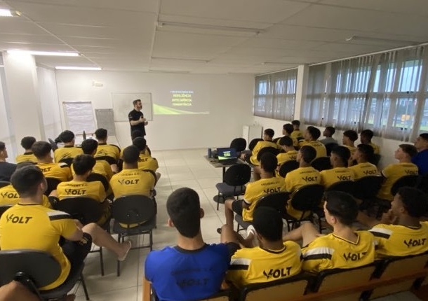 Atletas da base recebem palestra motivacional 