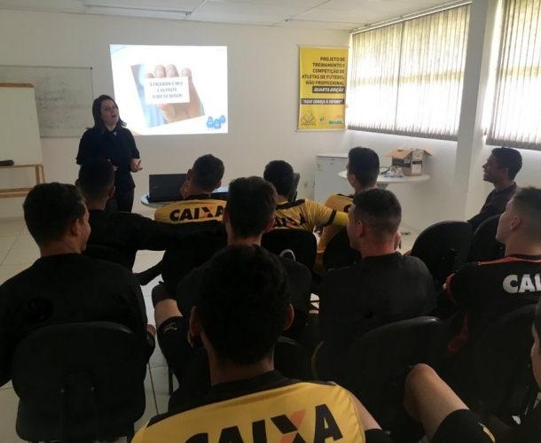 Atletas do Sub-17 participam de palestra