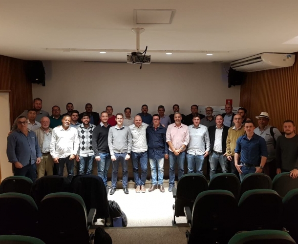 Base carvoeira participa de reunião dos Clubes Formadores