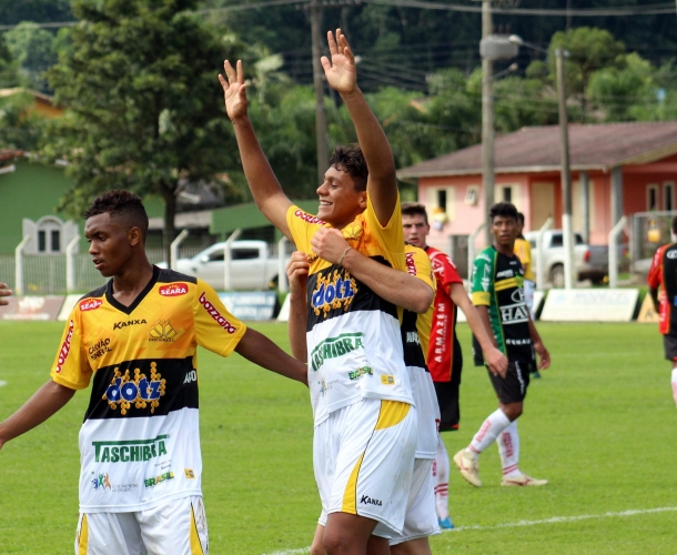 Base conquista duas vitórias na estreia do Estadual