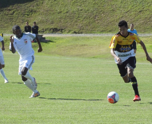 Base do Criciúma vence o União São João (SP)