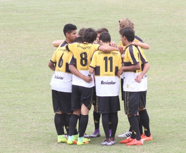 Base do Tigre em campo em três categorias