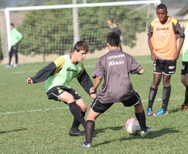 Base do Tigre estreia no Catarinense