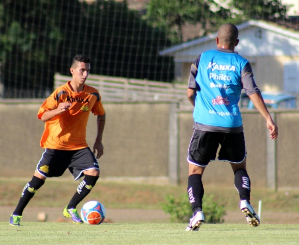 Base do Tigre inicia disputa do Catarinense