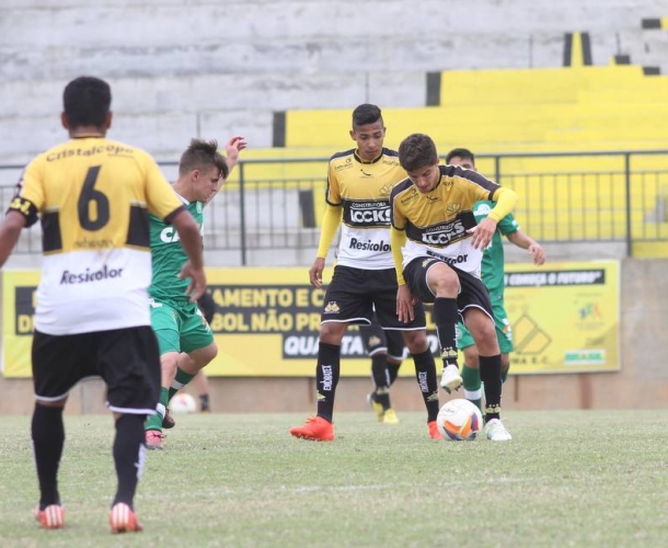 Base faz jogos importantes em casa