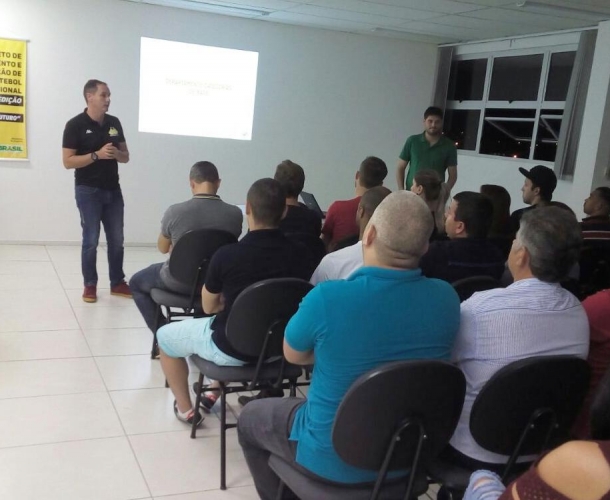 Base promove palestras para pais e atletas