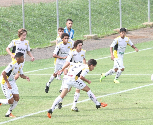 Base recebe o Joinville no CT