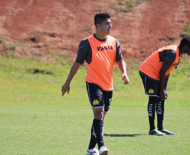 Bruno Lopes comemora vantagem sobre o Botafogo