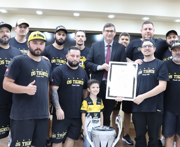 Câmara entrega Moção de Aplauso à torcida do Tigre