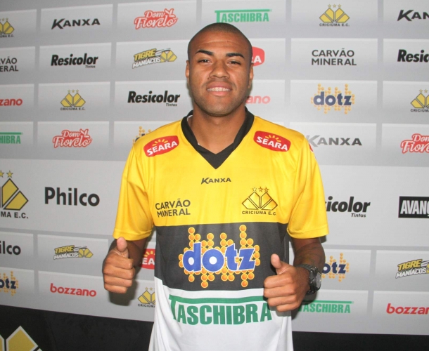 Cassiano é apresentado no Tigre