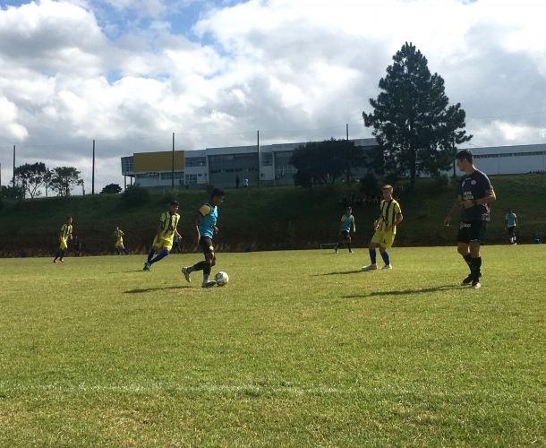 Categorias de base vencem jogos-treino no CT