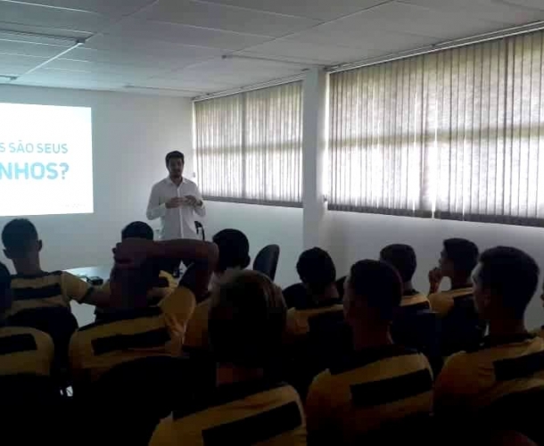Categorias Sub-17 e Sub-20 participam de palestra