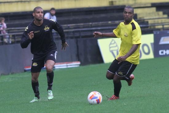 Cavalo orienta coletivo no estádio