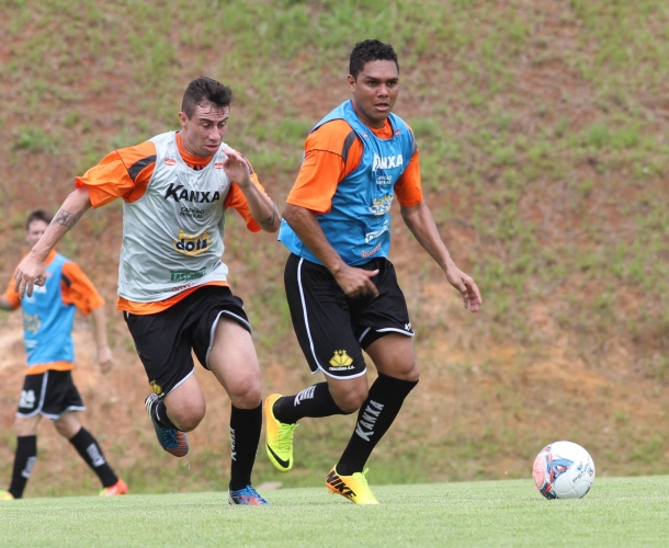 Com forte calor, Tigre realiza treino técnico tático