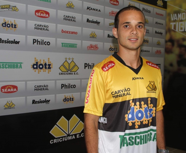 Criciúma acerta a contratação de meia