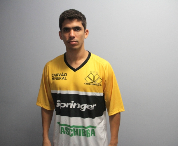 Criciúma acerta com meia