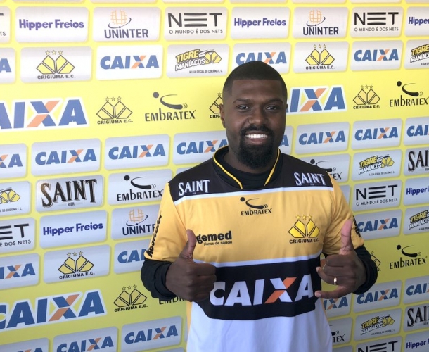Criciúma apresenta lateral esquerdo