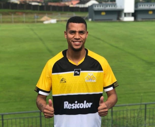 Criciúma apresenta o atacante Taylon