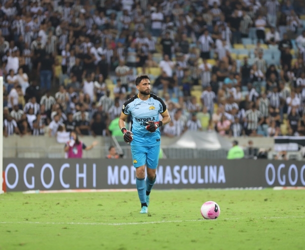 Criciúma e Botafogo empatam no Maracanã lotado