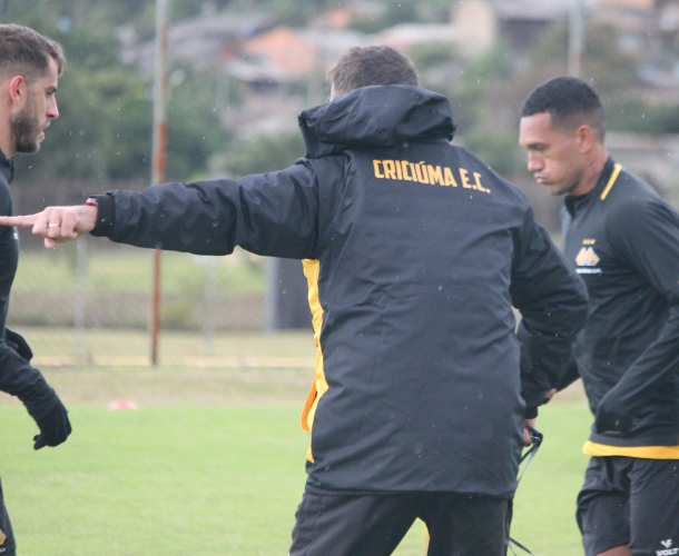 Criciúma e Grêmio se enfrentam na Arena