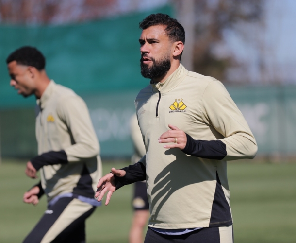 Criciúma e Operário duelam no estádio Germano Krüger