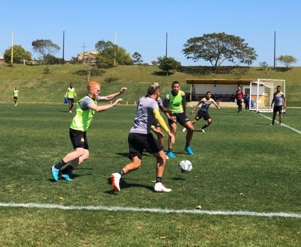 Criciúma enfrenta o Vila Nova-GO