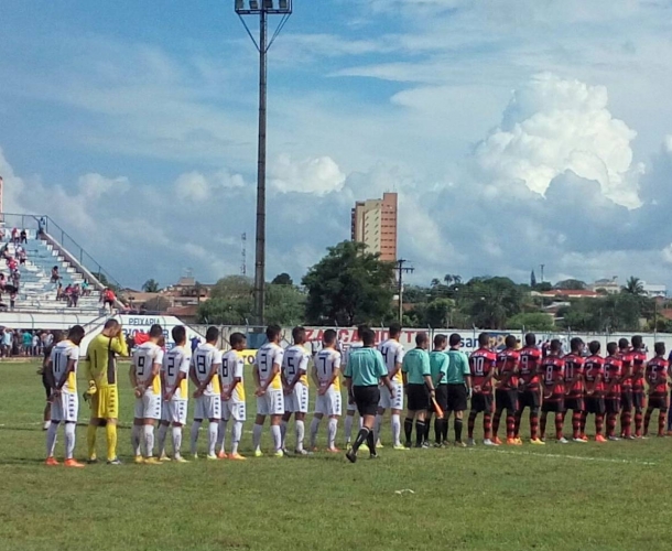 Criciúma marca no fim e vence o Atlético (GO)