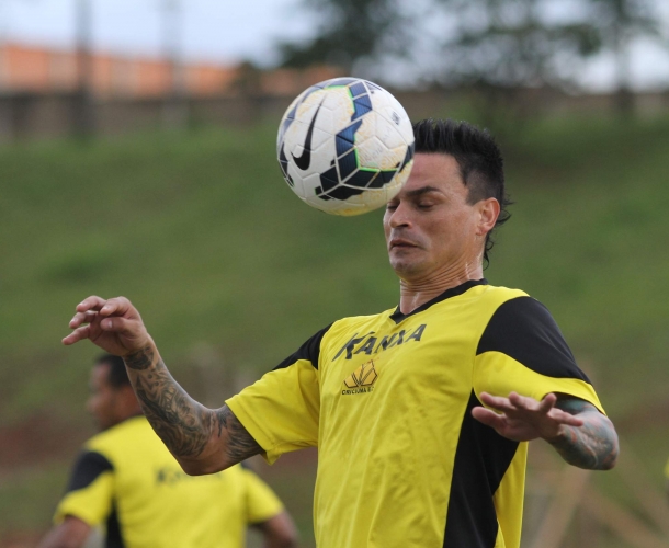 Criciúma renova com Fábio Ferreira