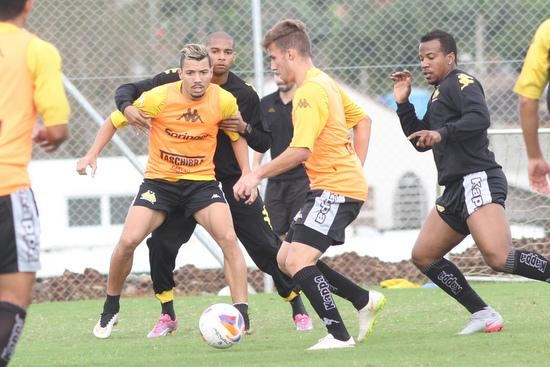 Criciúma treina forte em dois períodos