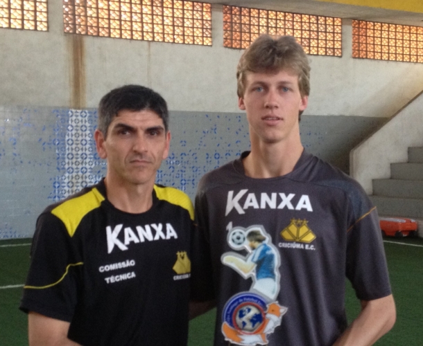 David recebe troféu da Copa Santiago 