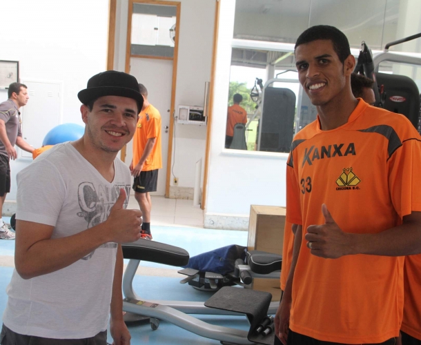 Diego Renan visita amigos do Tigre