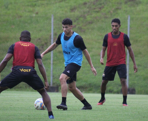 Elenco se reapresenta após o título da Recopa 
