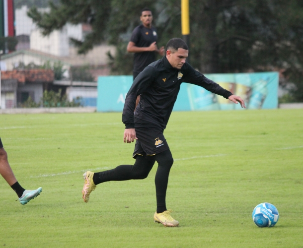 Elenco se reapresenta e faz coletivo com a base 