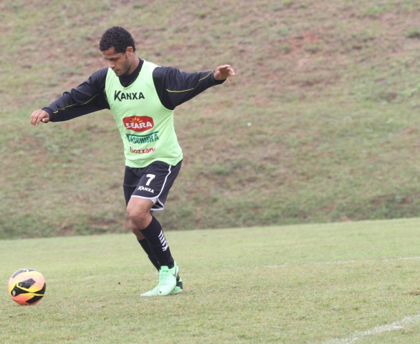 Elton otimista com amistoso