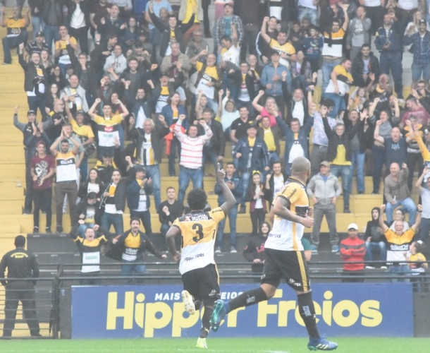 Em jogo emocionante, Tigre bate o Avaí