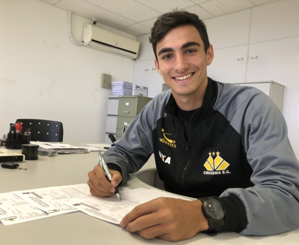 Enzo renova contrato