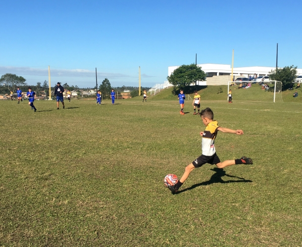 Escolinha do Tigre e do Caravaggio realizam jogos no CT