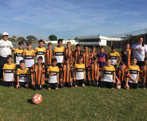 Escolinha do Tigre e Projeto Sementinhas realizam jogos no CT