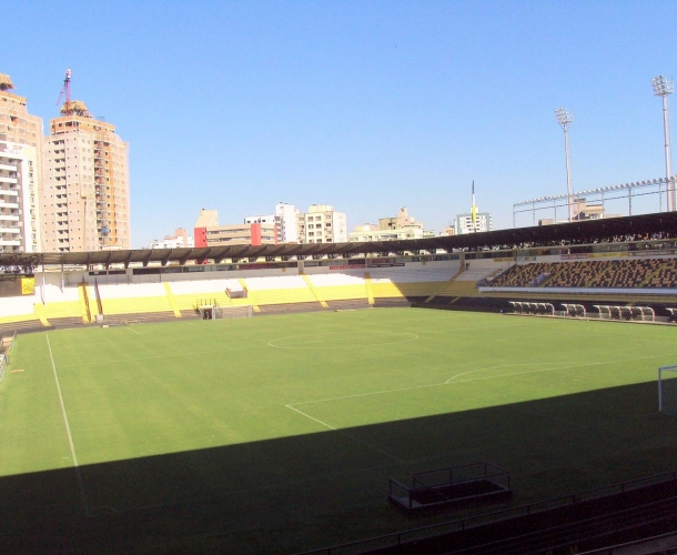 Estudantes precisam fazer o recadastramento