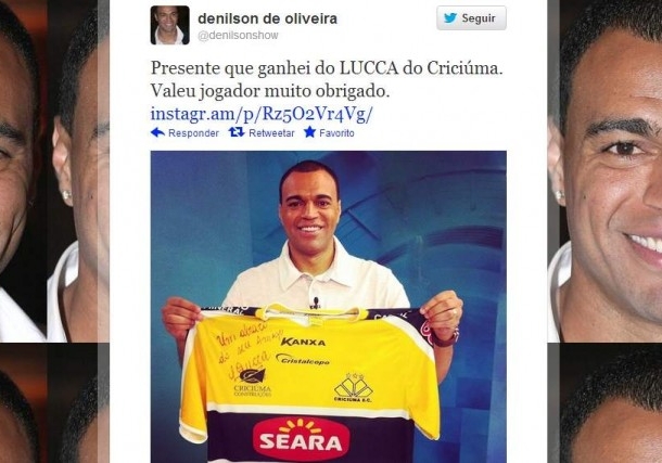 Ex-jogador Denílson recebeu uma camisa oficial do Criciúma Esporte Clube