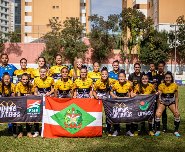 Feminino goleia na estreia do JUBs