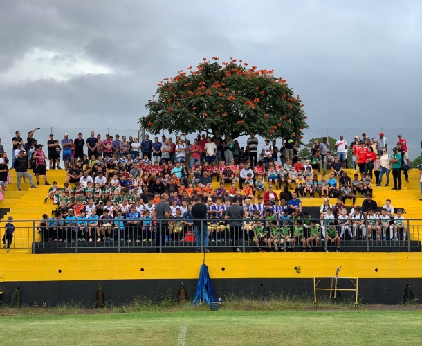 Festival de escolinhas da região reúne equipes Sub-11 no CT