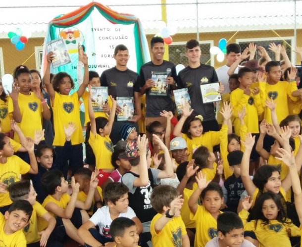 Garotos do Sub-17 visitam a LBV