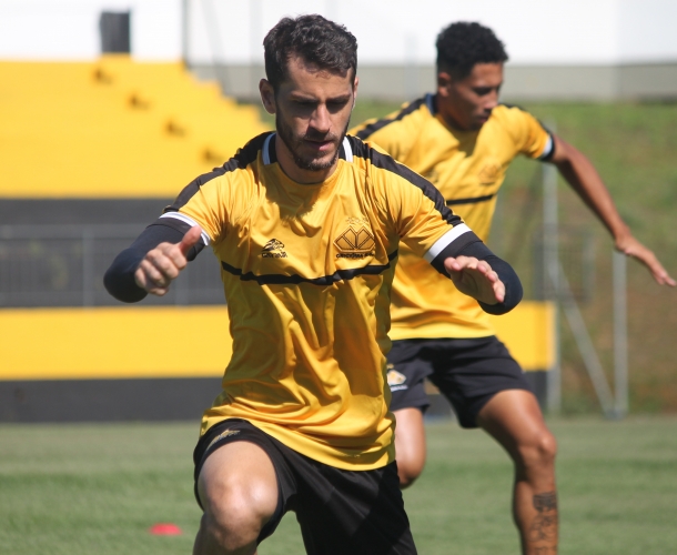 Grupo inicia a semana treinando em dois períodos