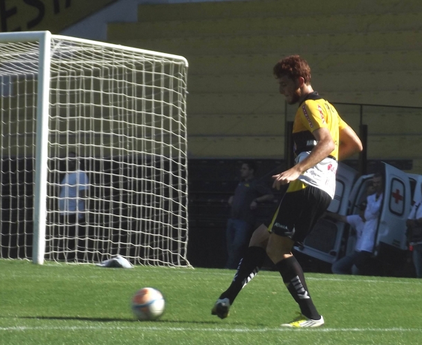 Ianson enaltece bola parada do Criciúma