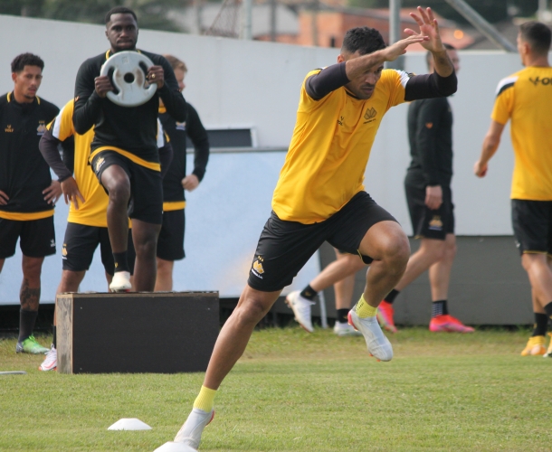 Início de semana com treinamento físico
