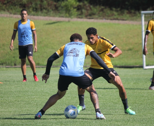 Início de semana com treino em dois períodos