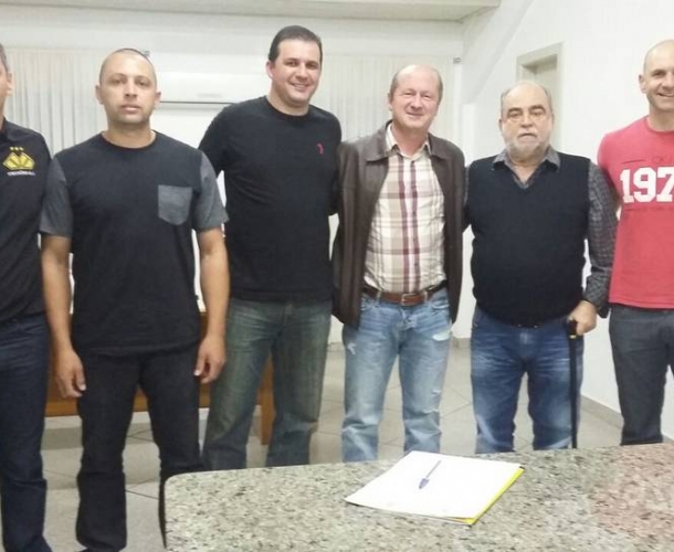 Jaguaruna assina convênio no Projeto Tigrinhos